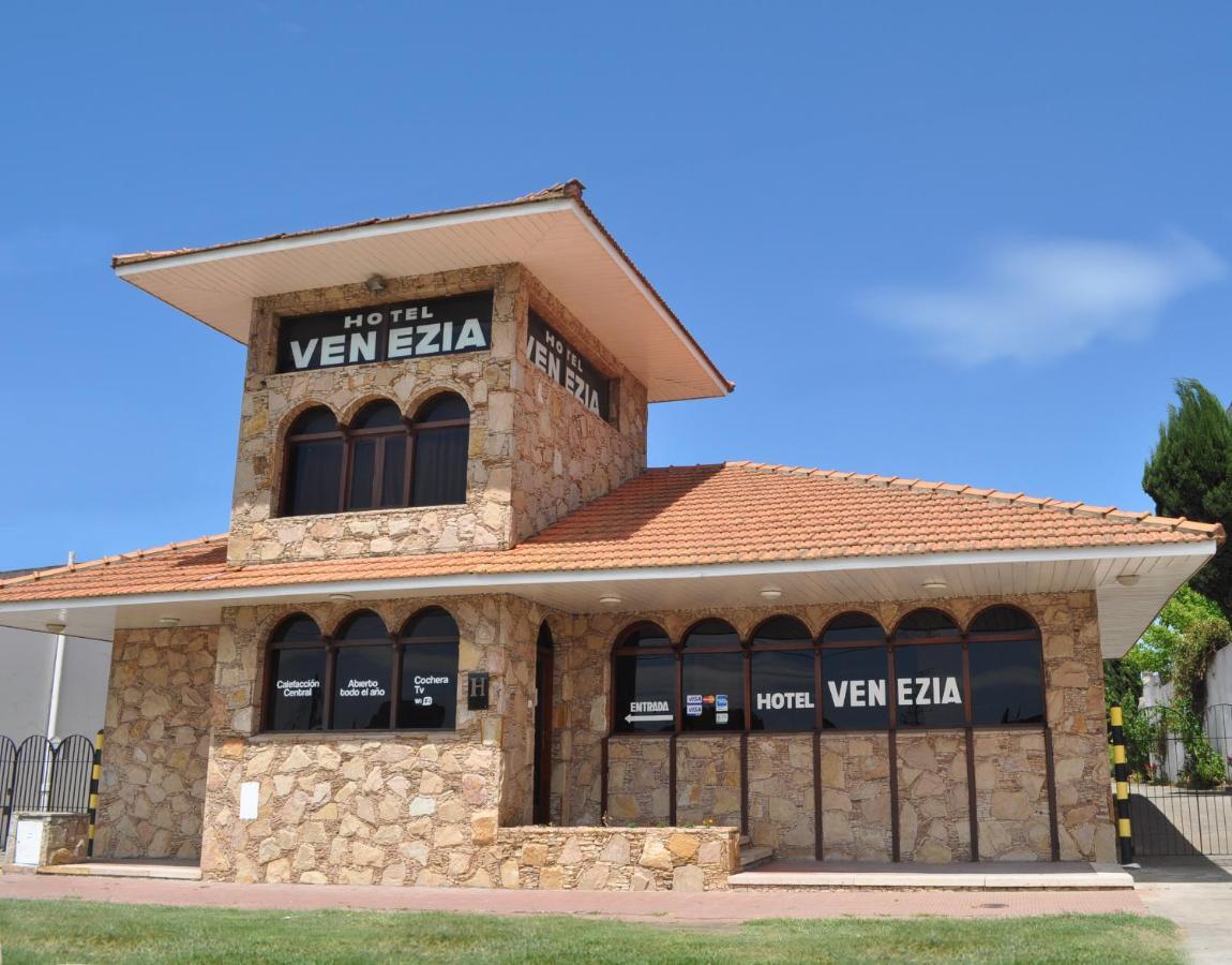 נקוצ'אה Hotel Venezia מראה חיצוני תמונה